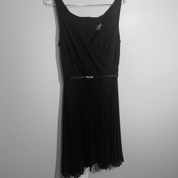 Alex Evenings Dresses & Skirts - ALEX EVENINGS. Pleated belted black dress.